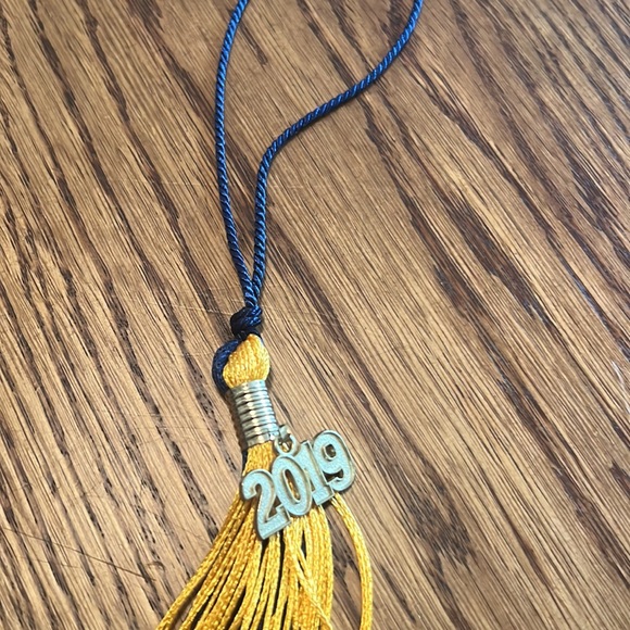 Graduation cap 2019 blue and gold tassel - Picture 2 of 3